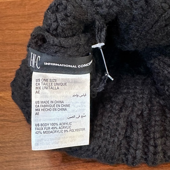 🌟HP🌟NWOT Faux Fur Pom Pom with Faux Gem Trim Hat - Picture 10 of 10